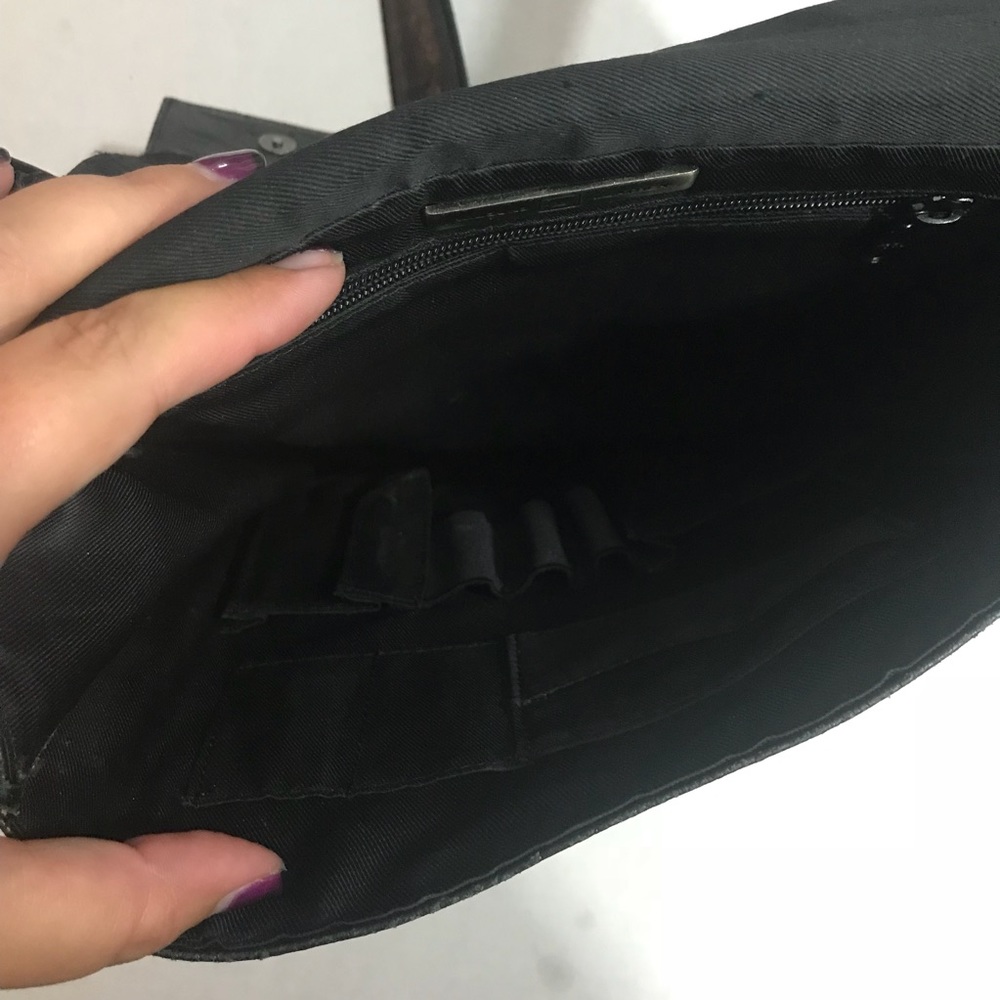 Wilsons Leather Black Textured Shoulder Bag - Picture 4 of 4